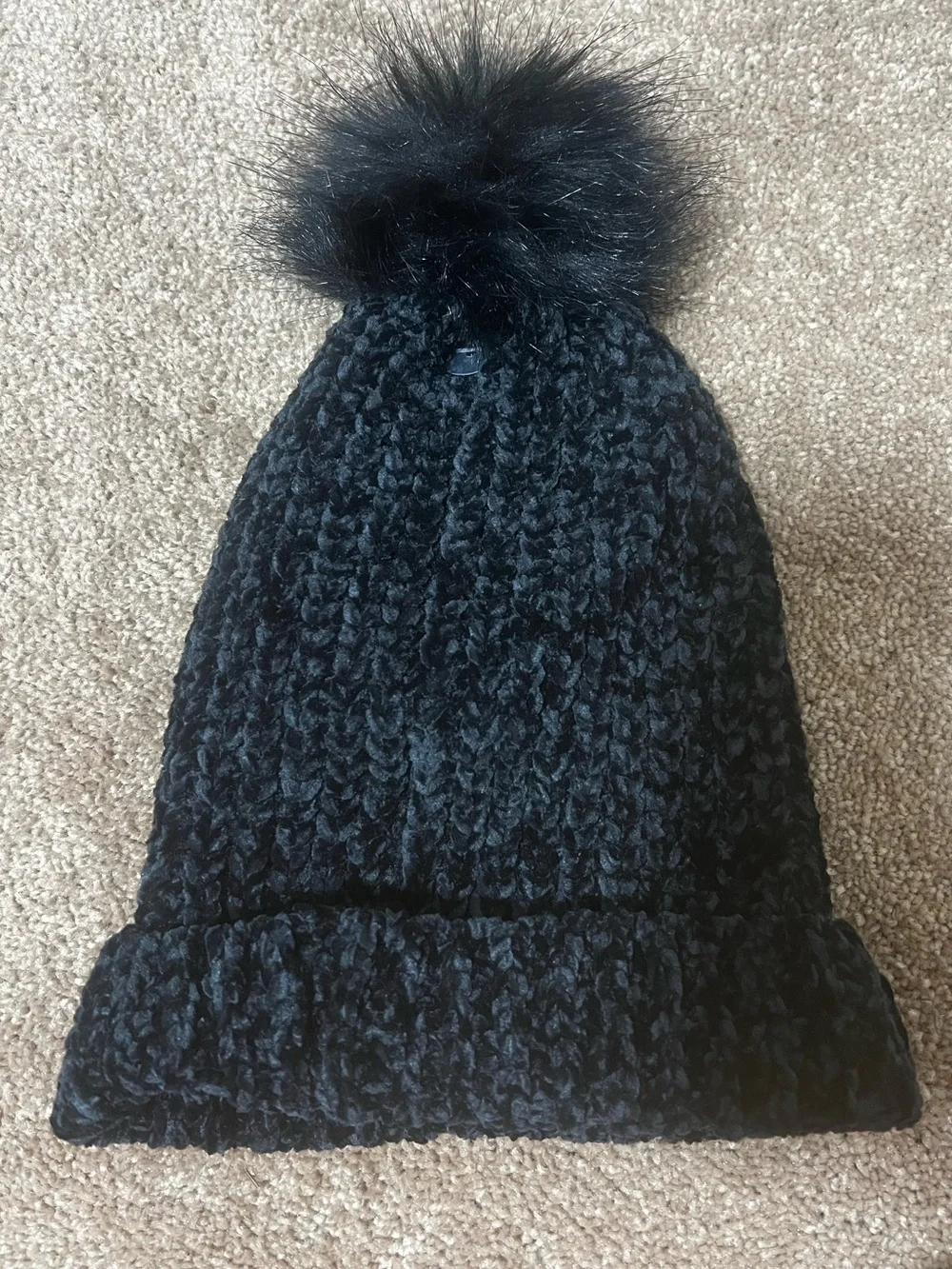 NEW Winter wear women’s beanie with pom Pom